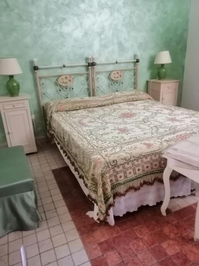 Bed and Breakfast Anticadimora Dei Pepe Salve Exterior foto